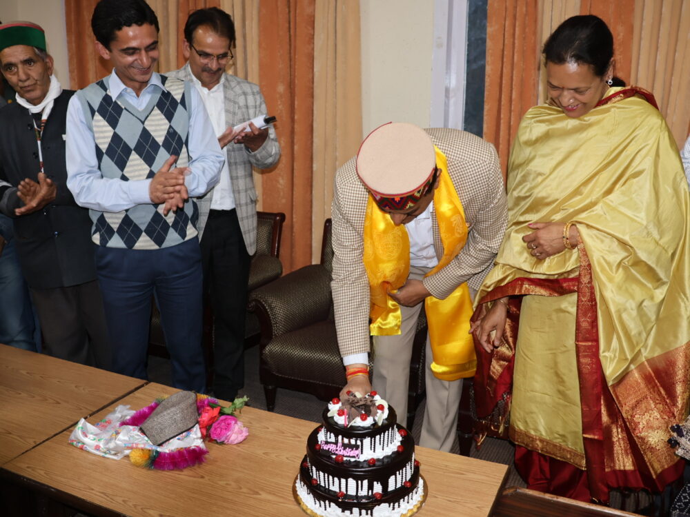 मुख्यमंत्री सुखविंदर सिंह सुक्खू ने मुख्य संसदीय सचिव सुंदर सिंह ठाकुर को आज उनके जन्मदिन पर बधाई दी