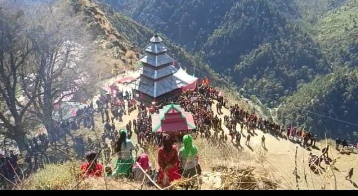 मनु ऋषि शेंशर के देव रथ की हुई भव्य प्रतिष्ठा सैंकड़ों श्रद्धालुओं ने किए दर्शन