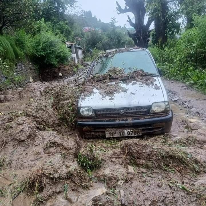 बादल फटने से मची तबाही,तीन लोग लापता भारी नुकसान