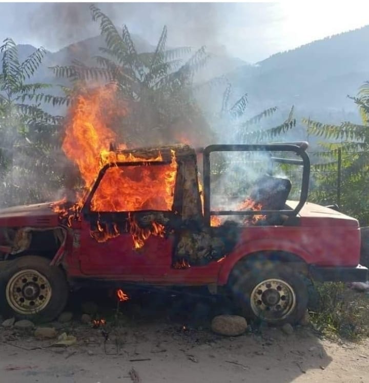 पतलीकूहल पनगां सड़क पर खड़ी जिप्सी में लगी आग अग्रिशमन दल ने बुझाई आग टोटल लॉस होने से बचाया