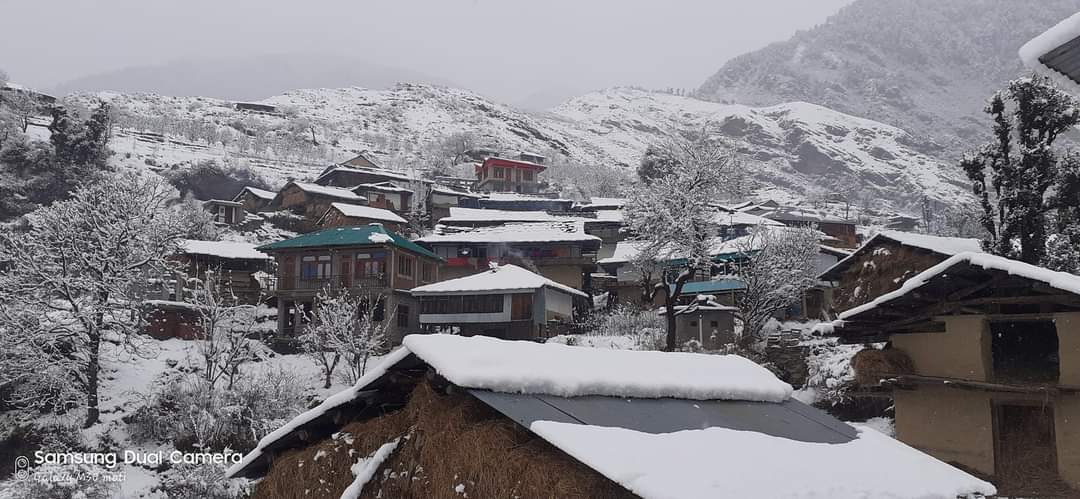 देखें वीडियो,,,तीर्थन घाटी के पहाड़ों पर साल की पहली बारिश और बर्फबारी का दौर शुरू