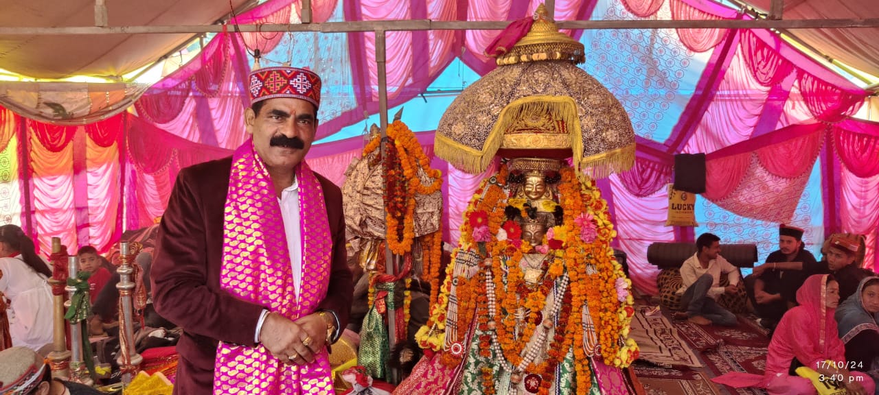 देखें वीडियो ,,,,,समाजसेवी सुभाष चंद्र शर्मा ने लिया देवी-देवताओं का आशीर्वाद