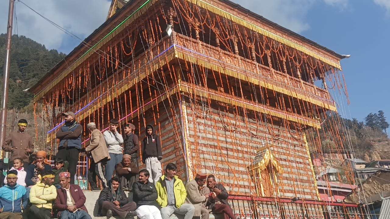 शिख फेर के साथ देवता तराली नाग के नए मंदिर की प्राण प्रतिष्ठा संपन्न नए देवालय में प्रविष्ट हुए देवता साहिब