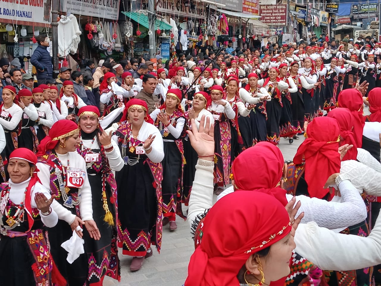 देखें वीडियो: राष्ट्र स्तरीय विंटर कार्निवाल में महा नाटी शुरू